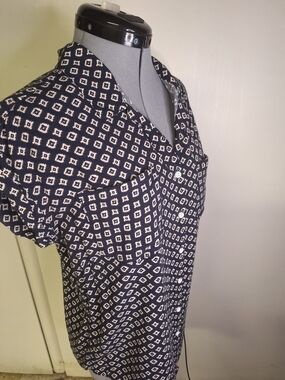 JACHS Girlfriend Navy and White Geometric Print Blouse Size Small